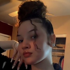 Meet your Posher, Ella